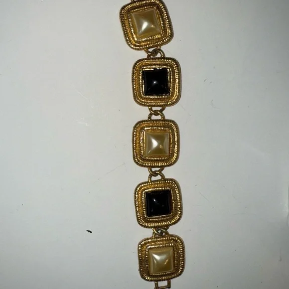 Vintage Elegant Gold and Black Bracelet - Picture 4 of 6